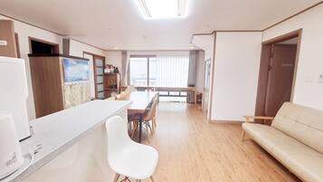 Deluxe-lejlighed - 3 soveværelser | Opholdsområde | Betalingsfilm