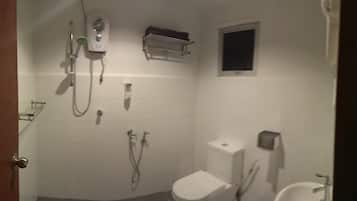 Standard Twin Room, 2 Twin Beds, Non Smoking | Bathroom | Shower, hair dryer, towels