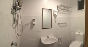 Habitación estándar, 1 cama Queen size, para no fumadores | Escritorio y wifi gratis 