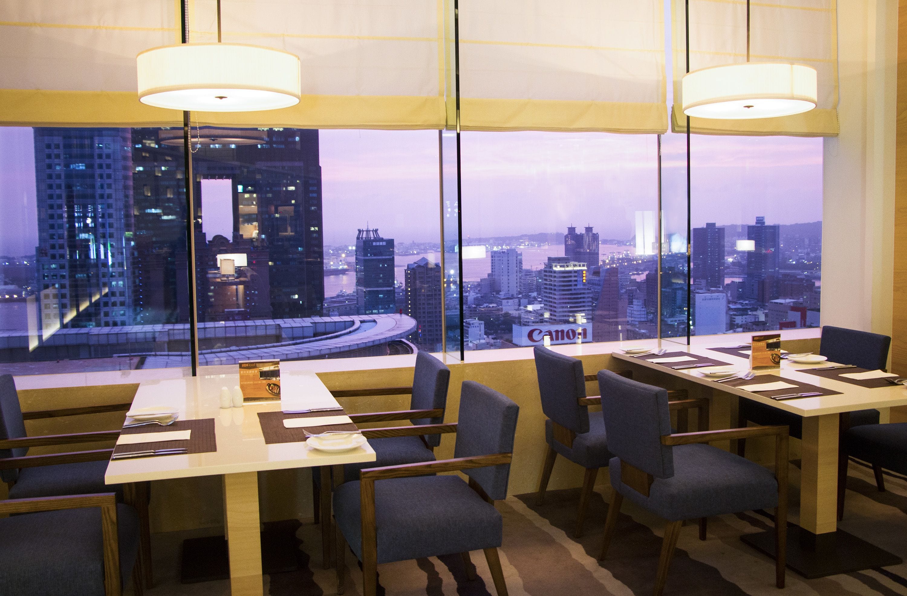 lunch and dinner served, international cuisine