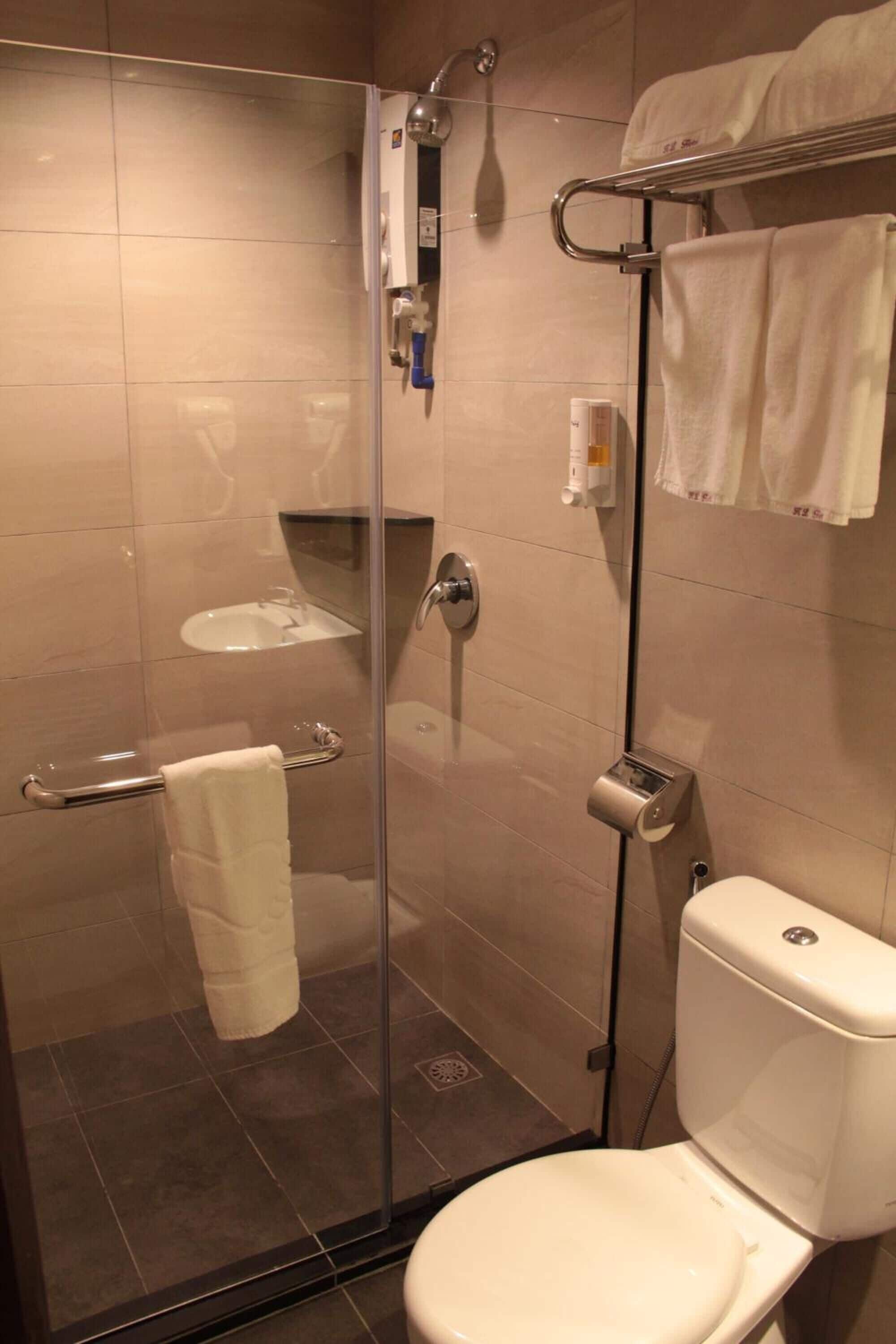 Shower, free toiletries, hair dryer, bidet