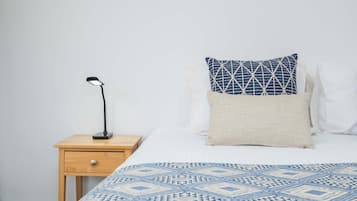 Apartamento, 2 quartos | Roupas de cama premium, escrivaninha, ferros/tábuas de passar roupa