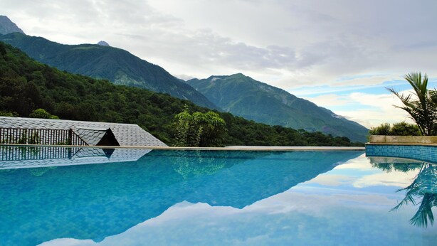 Infinity pool - Regenta Resort Exotica Dharamshala on Hilltop (Dharamshala)