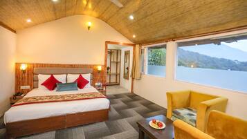 Private Cottages with Balcony | Iron/ironing board, free WiFi, bed sheets