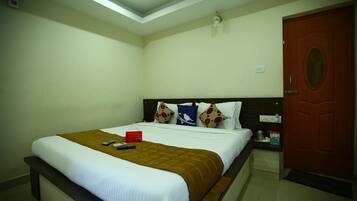 Chambre Standard Double ou avec lits jumeaux, 1 lit double, salle de bains privée | Coffres-forts dans les chambres, bureau, Wi-Fi gratuit