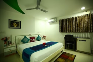 Standard Double or Twin Room, 1 Double Bed, Private Bathroom | In-room safe, desk, free WiFi