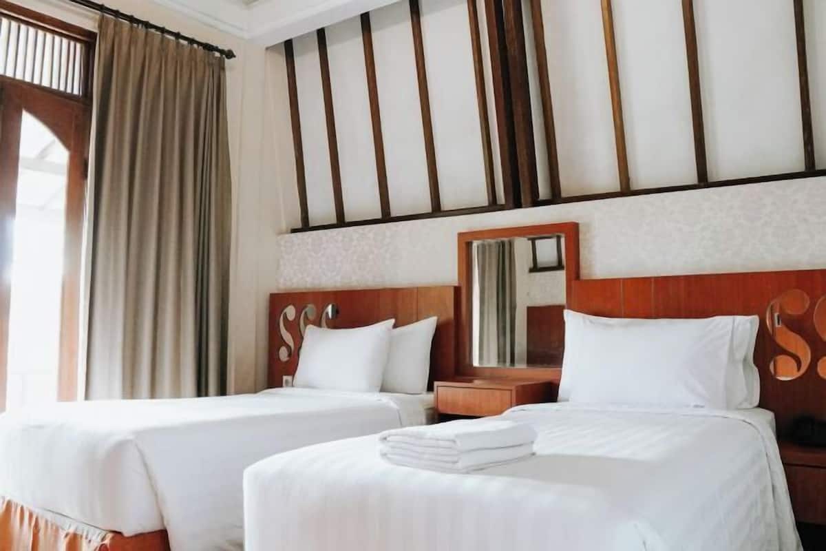 1 bedroom, premium bedding, desk, free WiFi