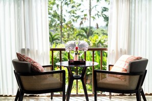 Panoramic Suite (Free Entrance to Bali Zoo) | Sengetøy av topp kvalitet, minibar, safe på rommet og skrivebord