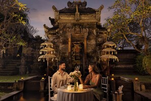 Breakfast, lunch, dinner served; international cuisine  - Sanctoo Suites and Villas (Sukawati)