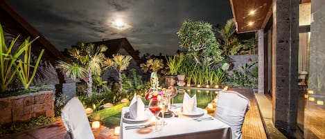 朝食、ランチ、ディナーに営業 (多国籍料理)