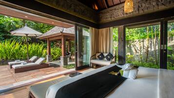 River Private Pool Villa (Free entrance to Bali Zoo) | Seprai premium, minibar, brankas, dan meja kerja