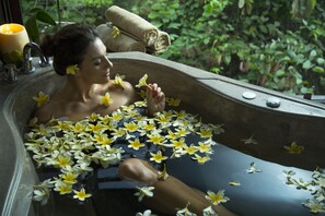 Couples treatment rooms, body treatments, body scrubs - Sanctoo Suites and Villas (Sukawati)