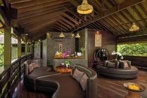Couples treatment room(s), body treatments, body scrubs - Sanctoo Suites and Villas (Sukawati)