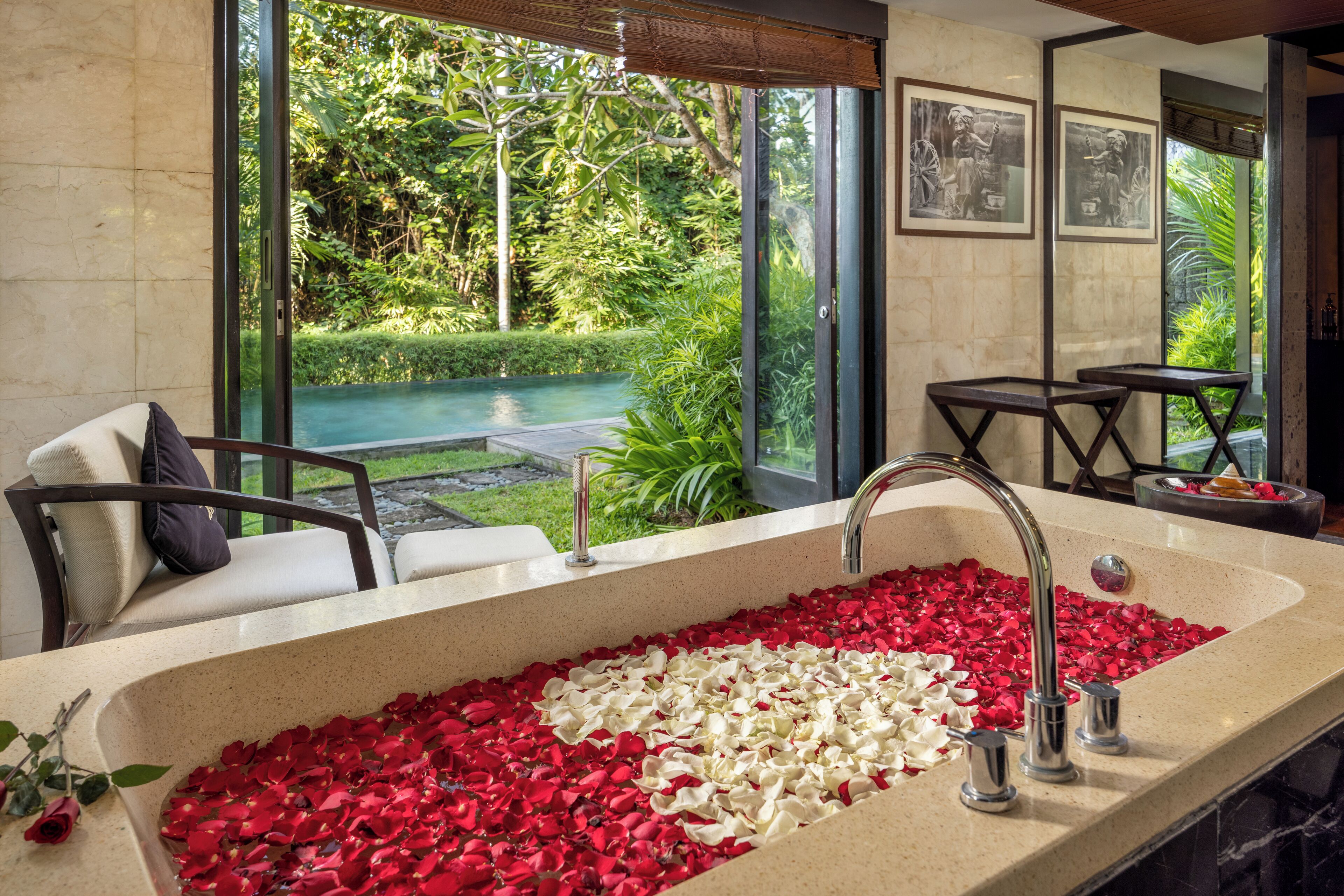 Bañera y ducha independientes, artículos de tocador gratuitos