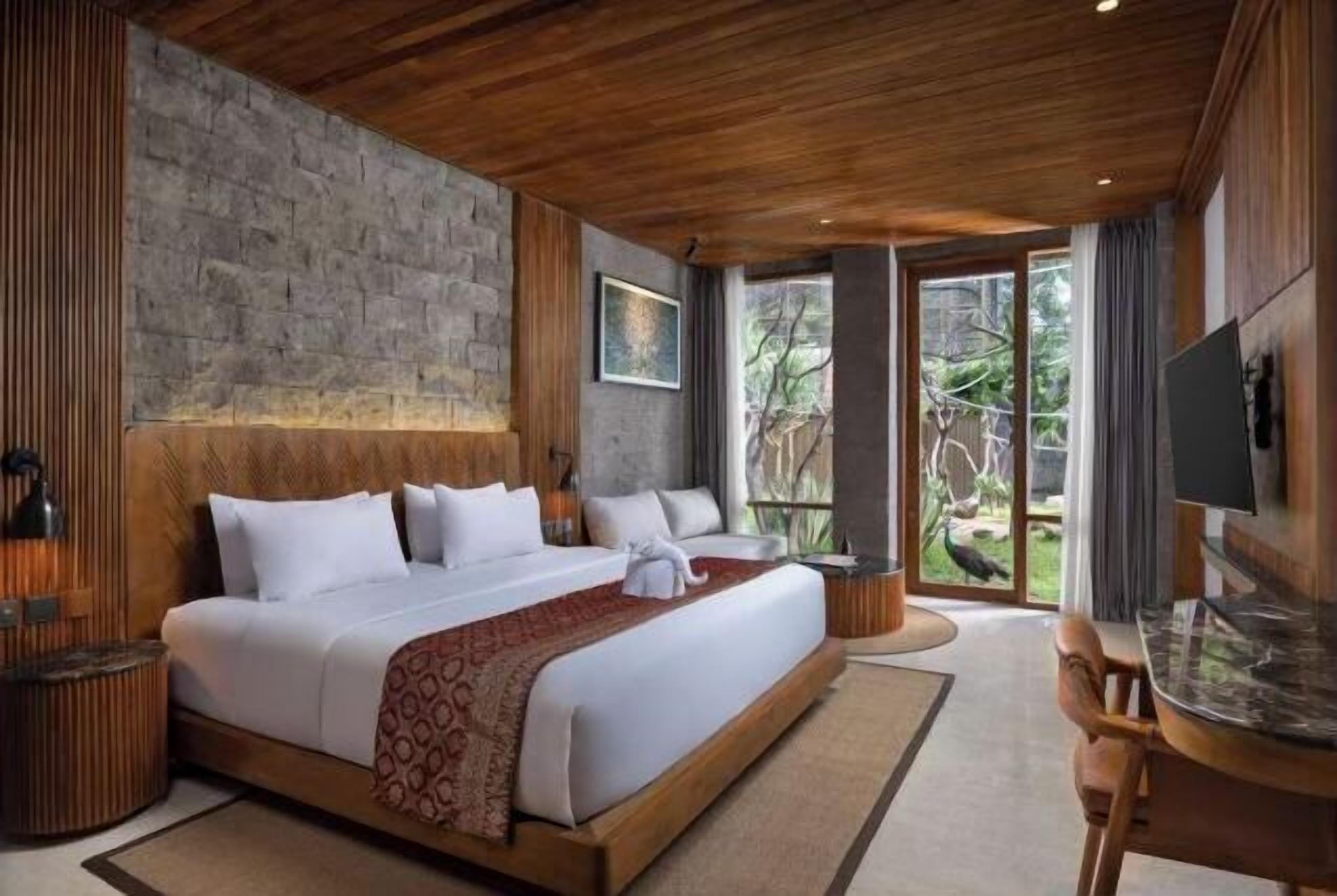 Premium bedding, minibar, in-room safe, desk