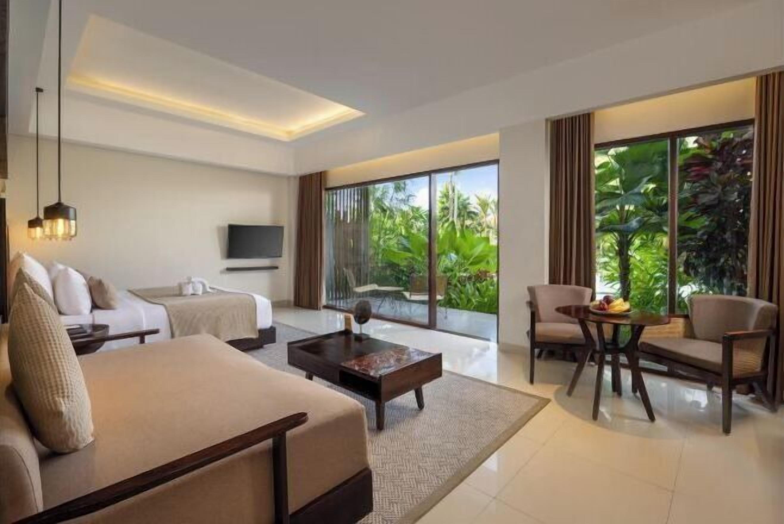 Premium bedding, minibar, in-room safe, desk
