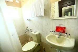 Standard Double or Twin Room, 1 Double Bed, Private Bathroom | Bathroom | Free toiletries, hair dryer, slippers, towels