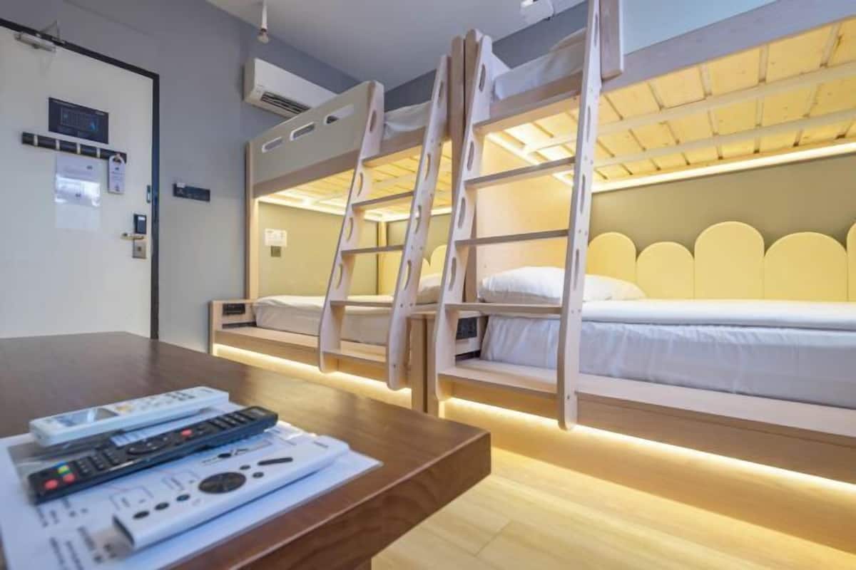 1 bedroom, down comforters, desk, blackout drapes