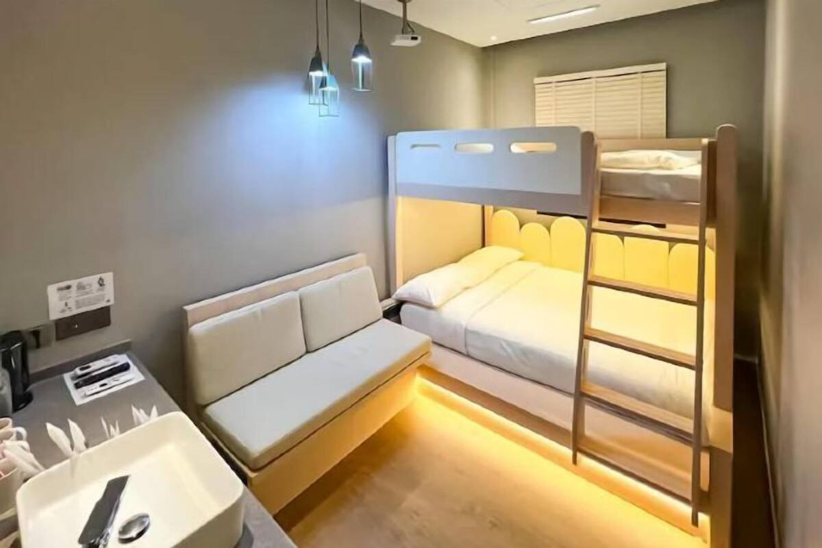 1 bedroom, down comforters, desk, blackout drapes