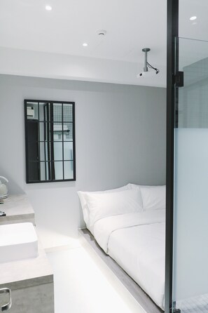 1 bedroom, down duvets, desk, blackout curtains - Rest Chinatown Hotel (Singapore)
