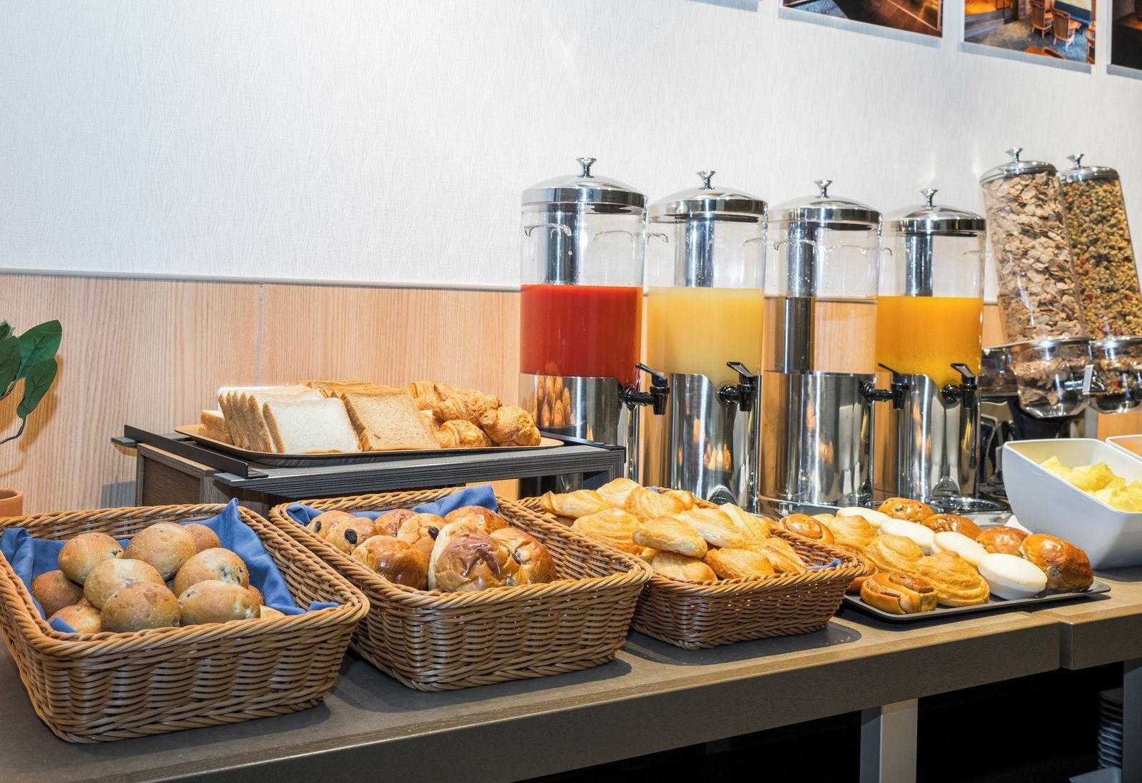 Daily buffet breakfast for a fee
