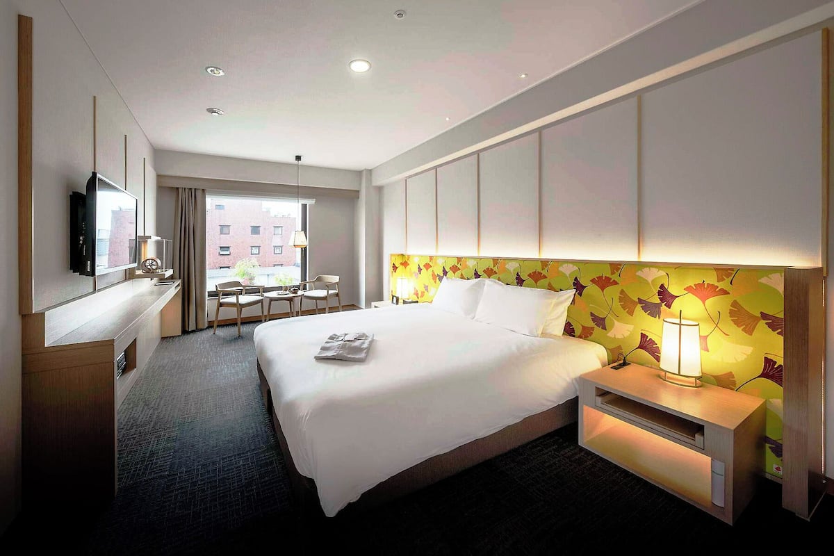 House Room King | In-room safe, blackout drapes, WiFi (free), individually decorated