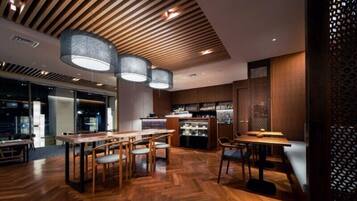 Desayuno continental diario (JPY 2640 por persona)