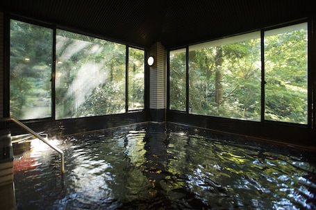 Public bath. Motoyu Ishiya
