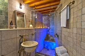 Ferienhaus (Ekaterini) | Badezimmer | Dusche, Haartrockner
