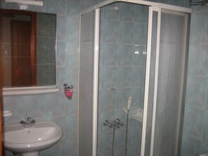 Apartment | Bathroom | Shower, hair dryer - Caprice Apart Hotel (Alanya)