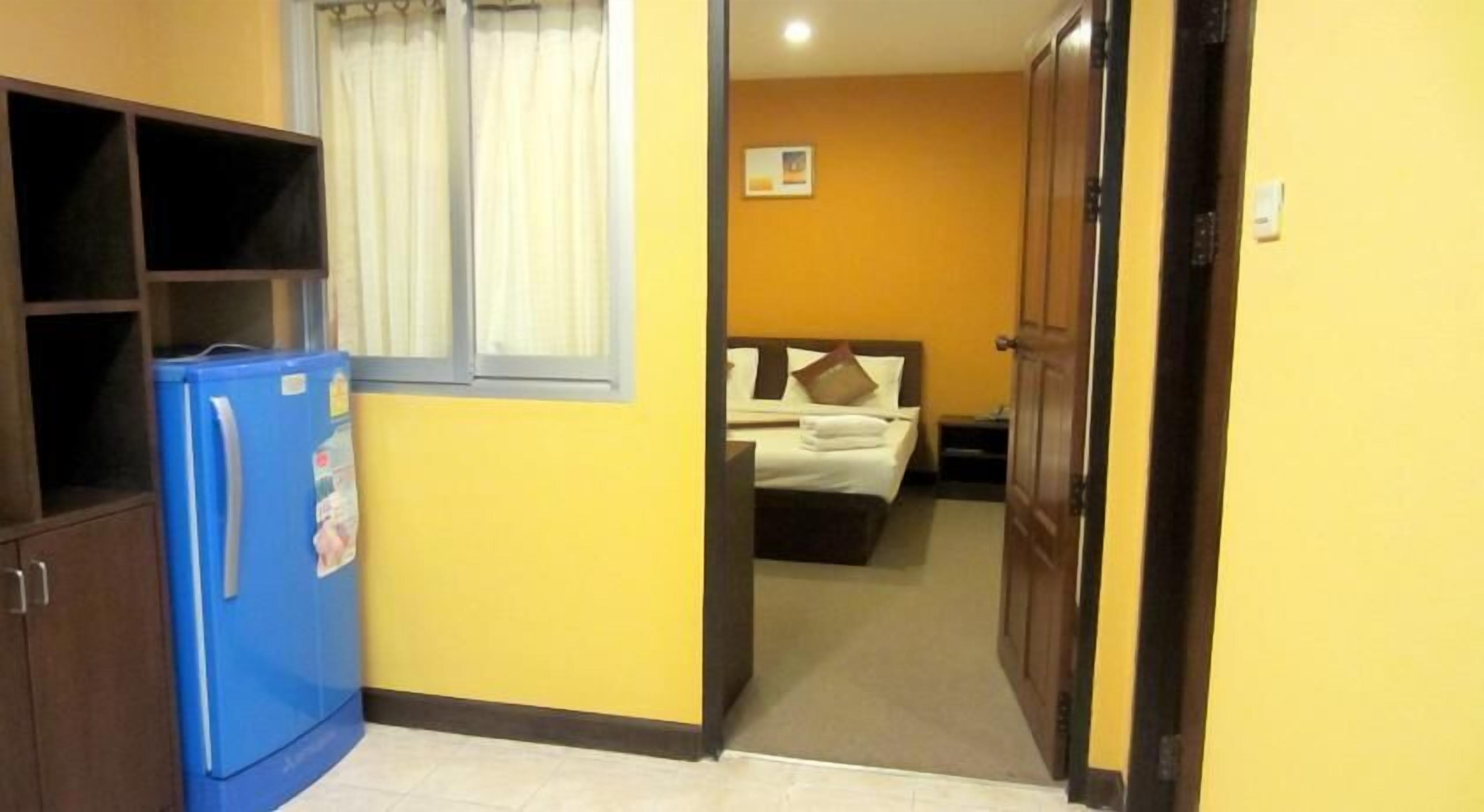 deluxe room | desk, blackout curtains, free wifi