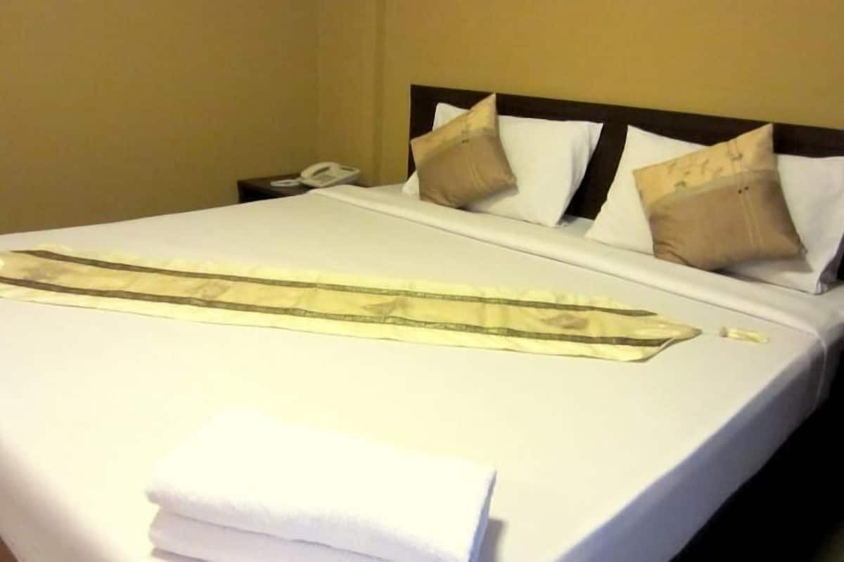 desk, blackout curtains, free wifi