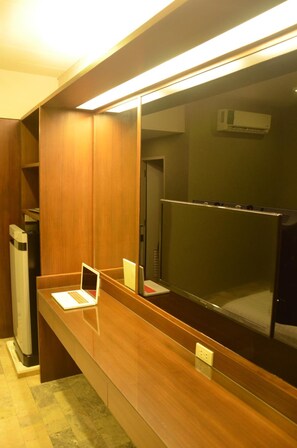 Schreibtisch, kostenloses WLAN