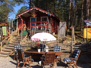 Cabin, Shared Bathroom (2 persons) | Outdoor dining | Lunch and dinner served - Tallbacken Camping (Vannas)