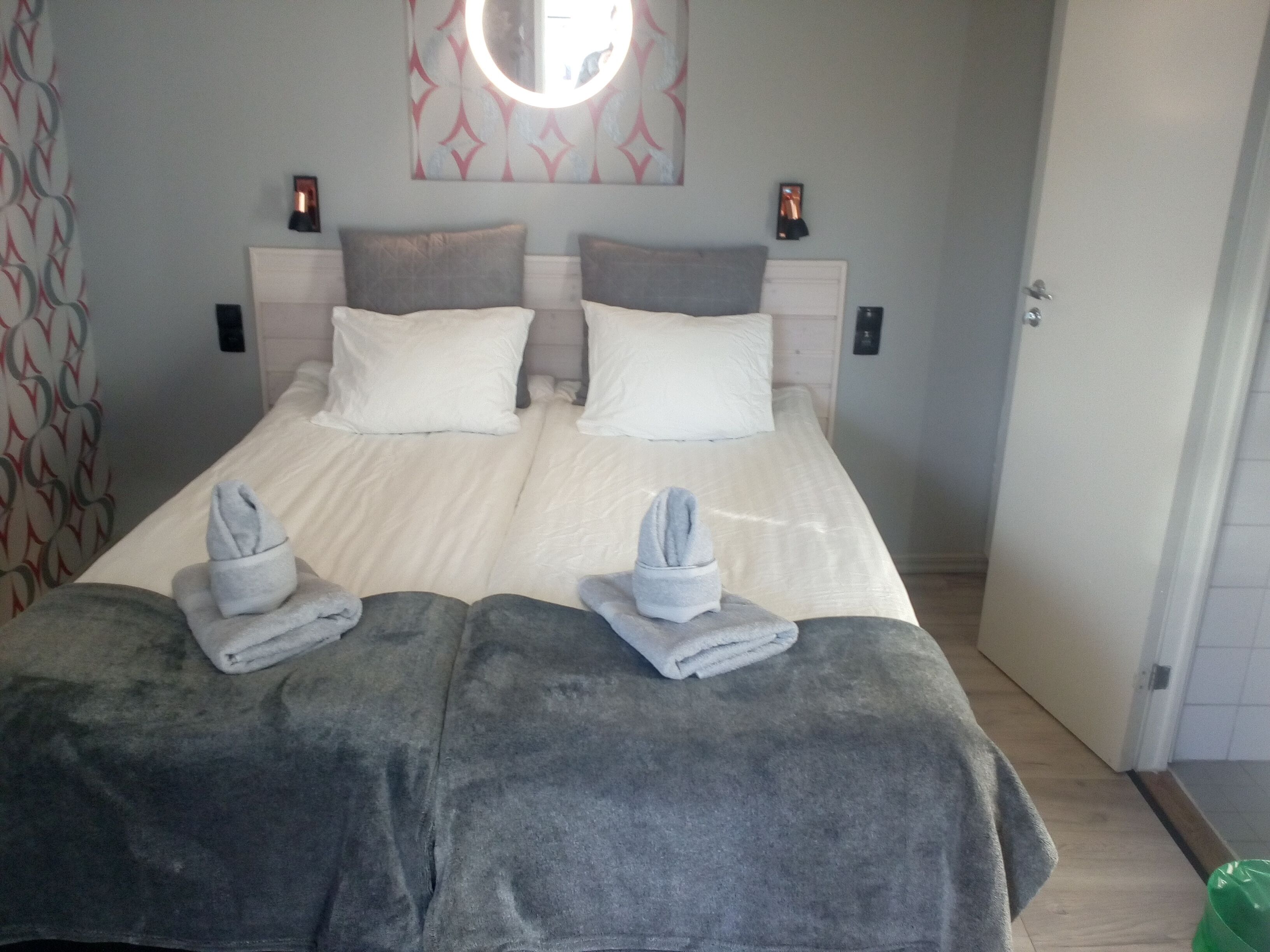 Individually decorated, free WiFi, bed sheets