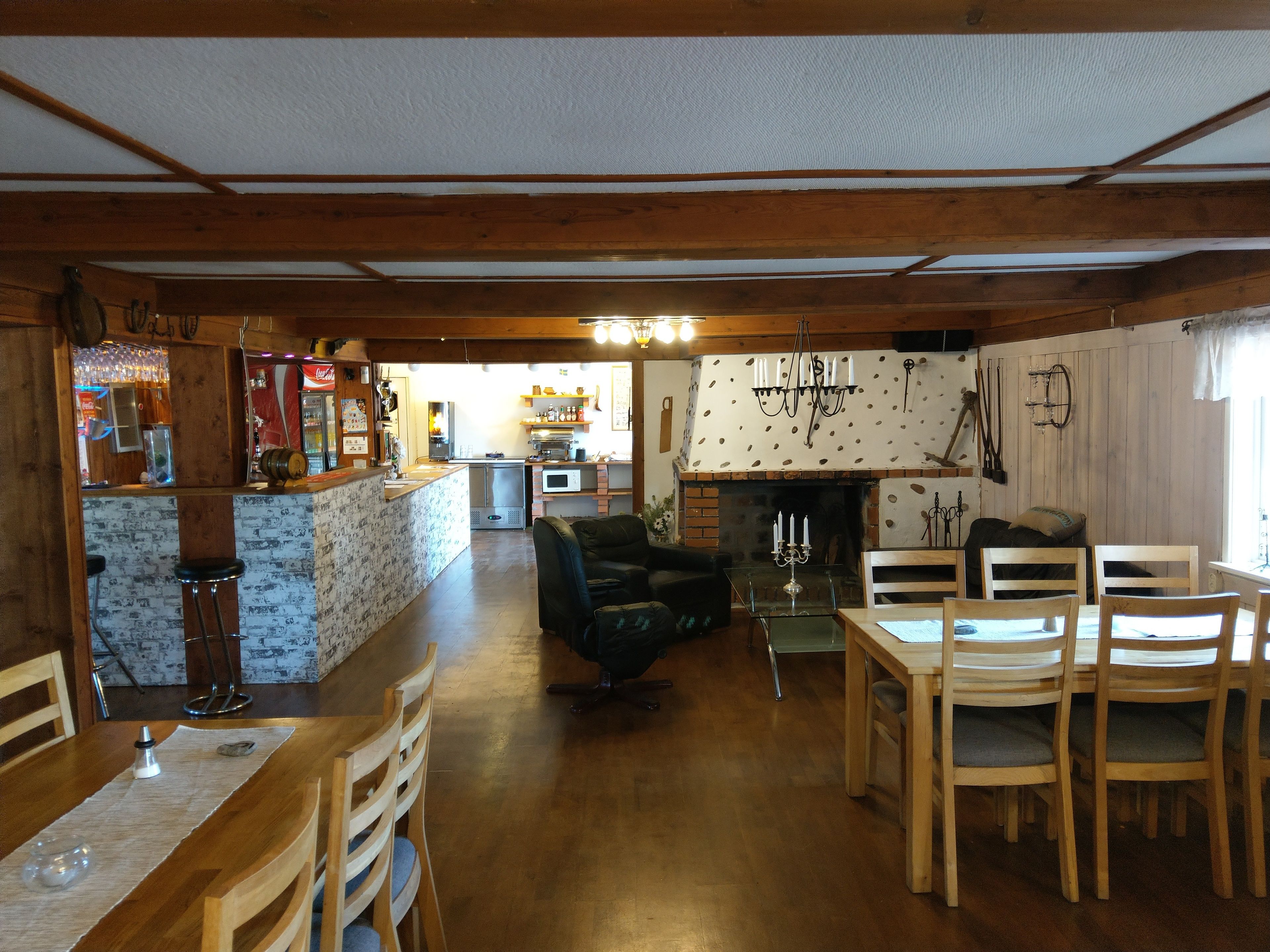 Serveert ontbijt, lunch, diner, Scandinavische gerechten 