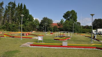 Mini-golf