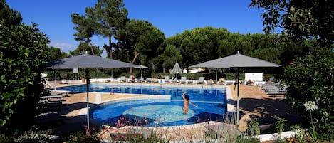 Outdoor pool, pool umbrellas, sun loungers