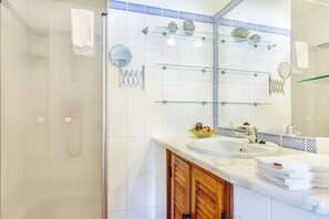 Free toiletries, hair dryer, bathrobes, towels