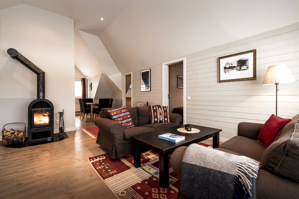 deluxe suite, 2 bedrooms | 1 bedroom, free wifi, bed sheets