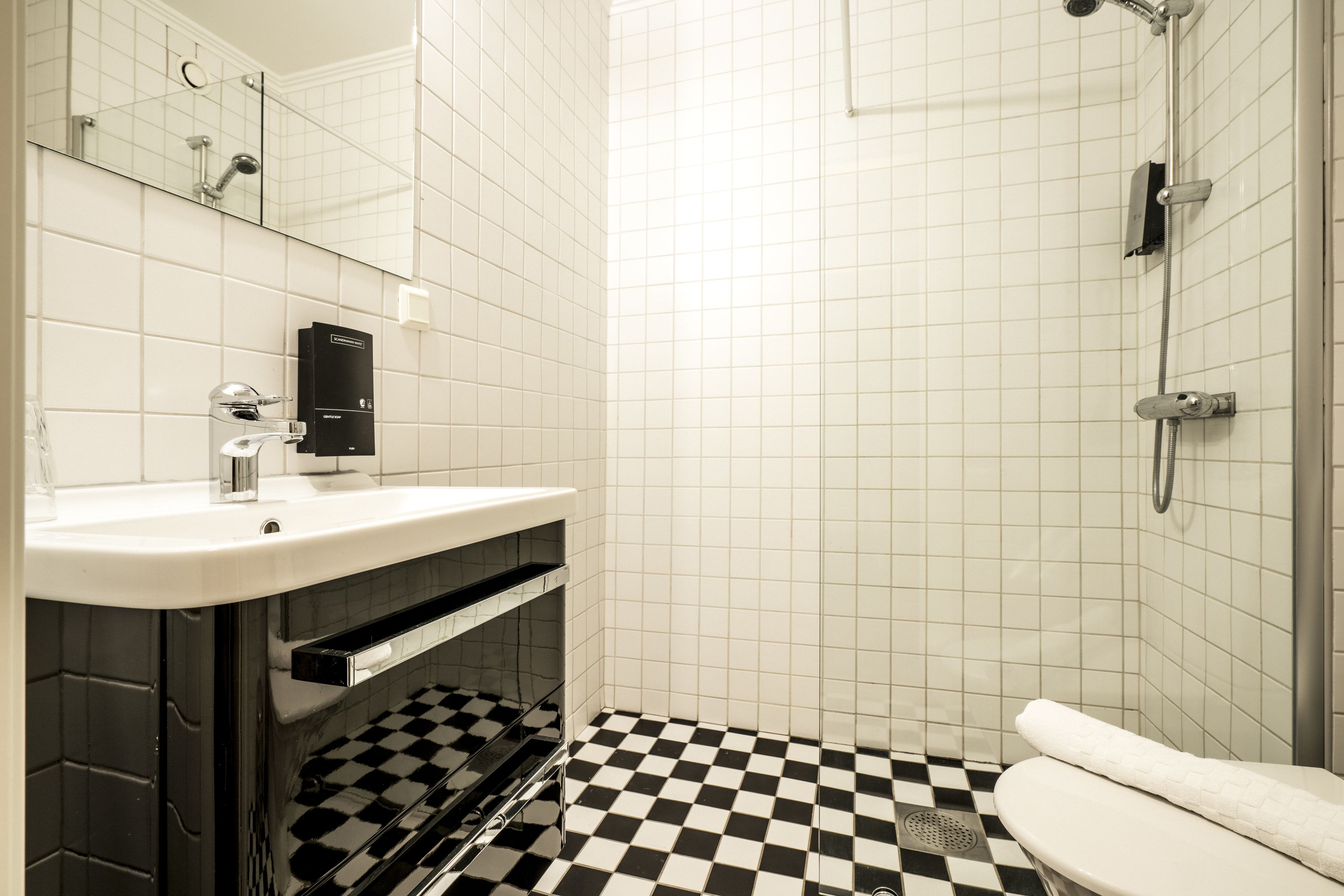 classic twin room, 2 single beds | 1 bedroom, free wifi, bed sheets