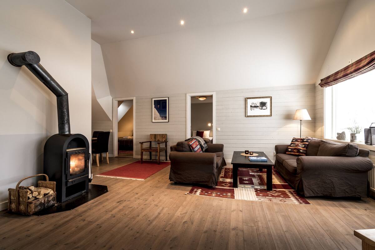 deluxe suite, 2 bedrooms | 1 bedroom, free wifi, bed sheets