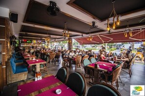 Breakfast, lunch, dinner served; international cuisine  - Kleopatra Blue Hawaii Hotel (Alanya)