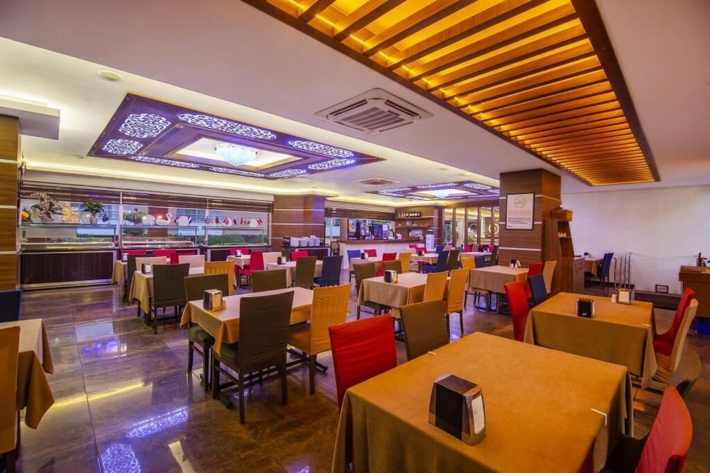 Se sirven desayunos, almuerzos y cenas; cocina internacional