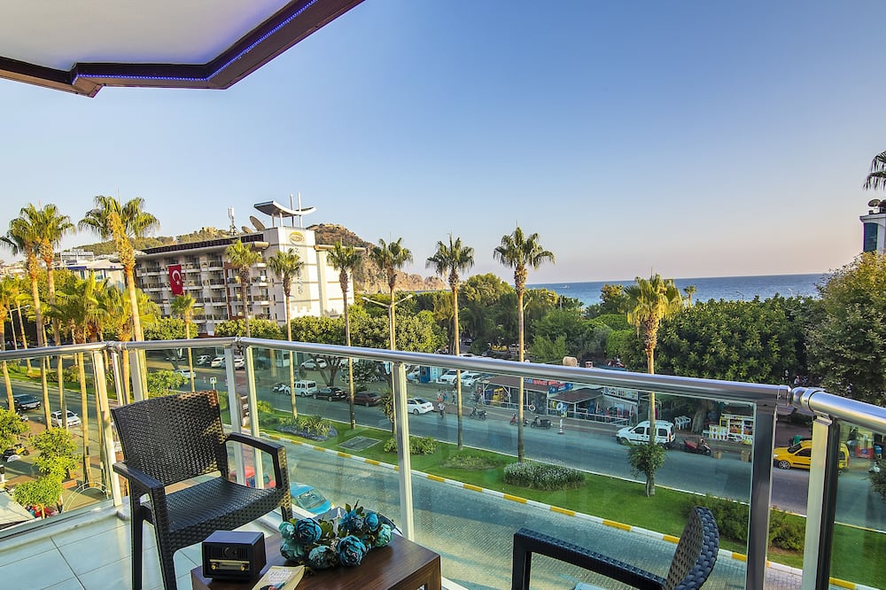 Kleopatra Blue Hawaii Hotel