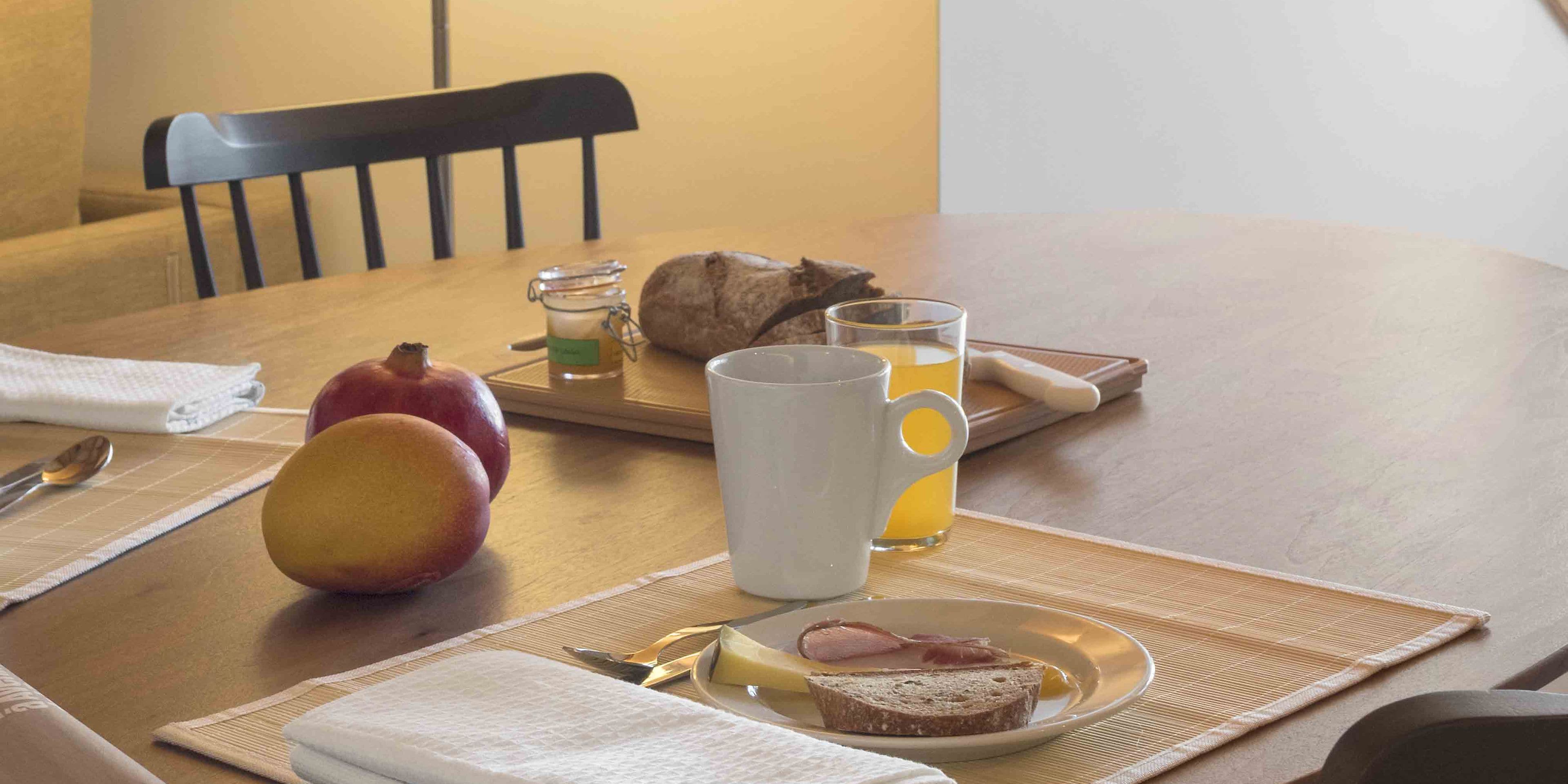 Apartamento, 2 quartos, cozinha americana | Opções para refeição no quarto