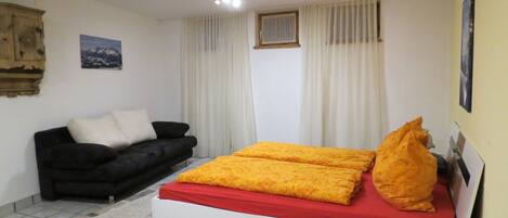Luxury Apartment, 3 Bedrooms, Sauna, Mountain View (additional cleaning fee € 65,00) | Premium bedding, desk, iron/ironing board, free cots/infant beds