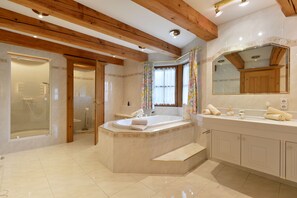 Comfort Apartment, 2 Bedrooms, Balcony, Mountain View (additional cleaning fee € 45,00) | Jetted tub - Landhaus Florian (Sankt Johann in Tirol)