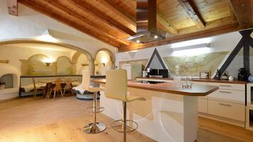 Luxury Apartment, 3 Bedrooms, Sauna, Mountain View (additional cleaning fee € 65,00) | Private kitchen | Fridge, microwave, dishwasher, coffee/tea maker