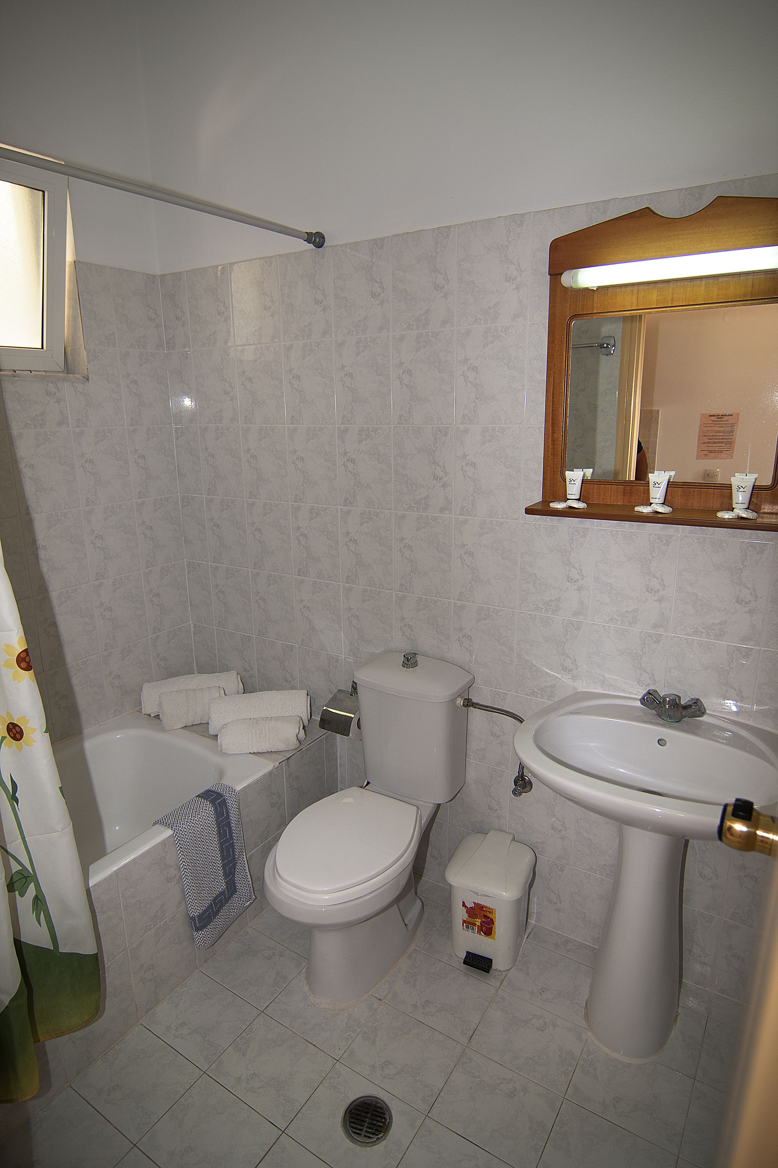 bathtub, hair dryer, towels, shampoo